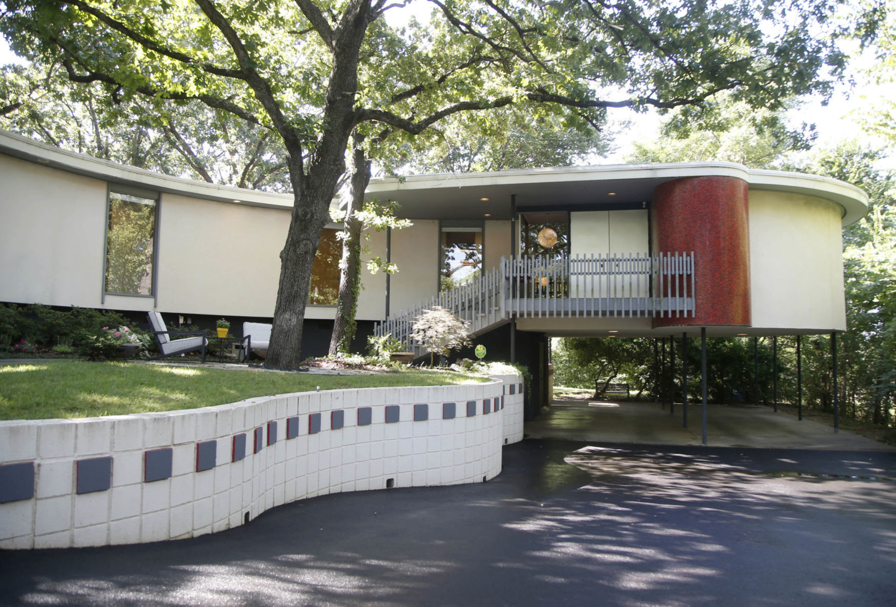 Comma House